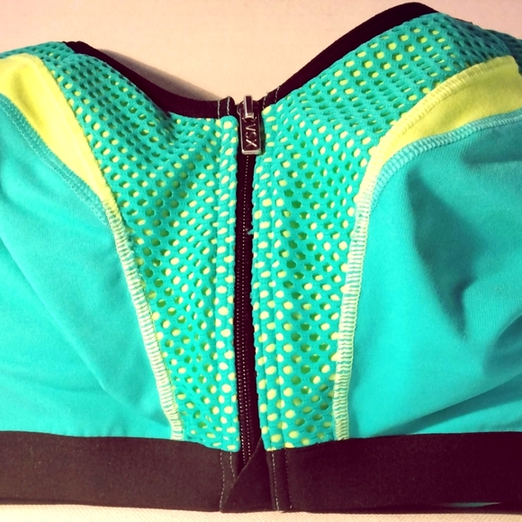 SOLD. NWT VICTORIA SECRET Knock Out Bra - Picture 1 of 5